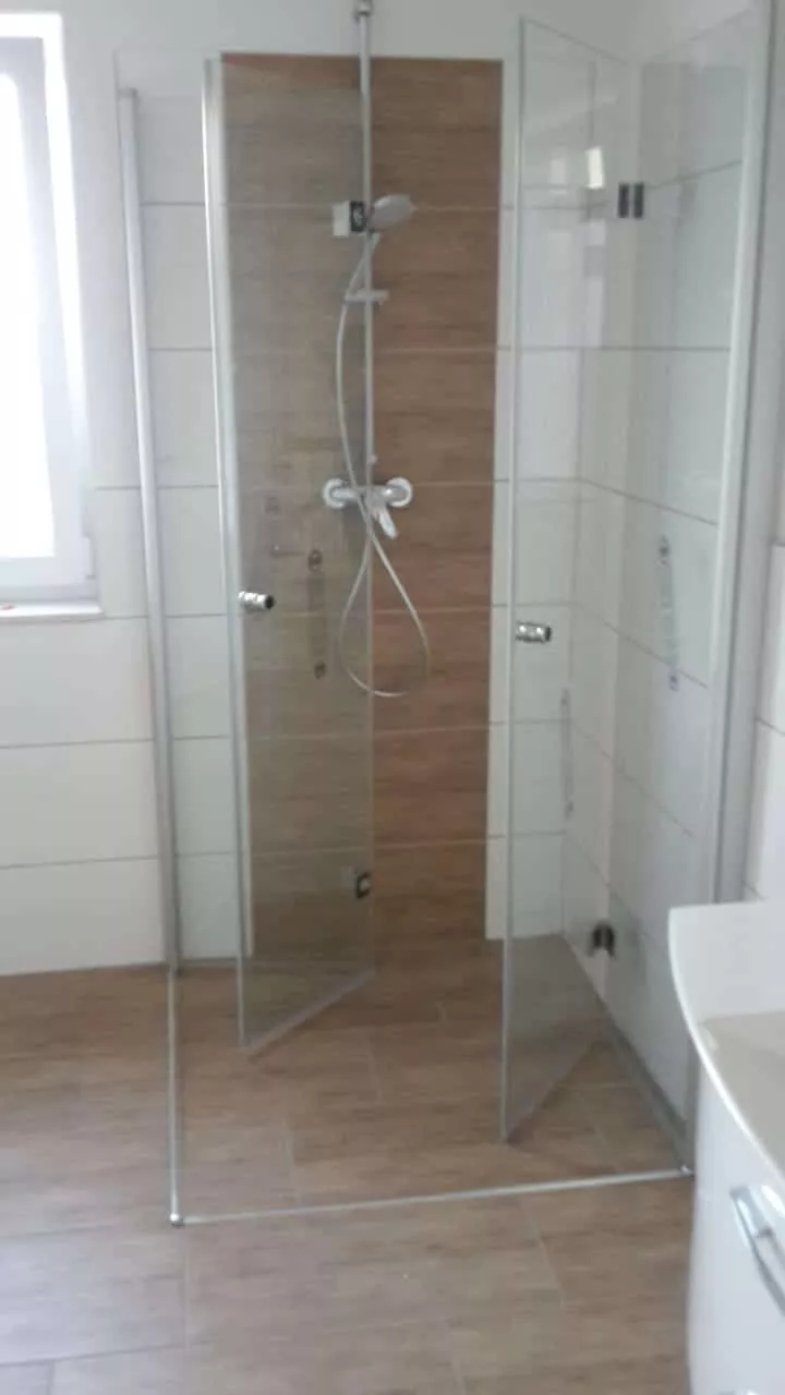 Bodengleiche Dusche mit Falttür